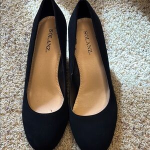 Women's Black Pumps